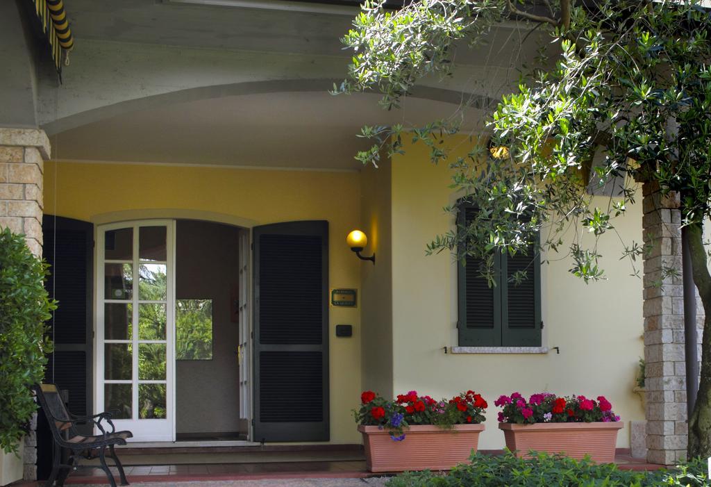 Albergo La Quiete デセンツァーノ・デル・ガルダ エクステリア 写真