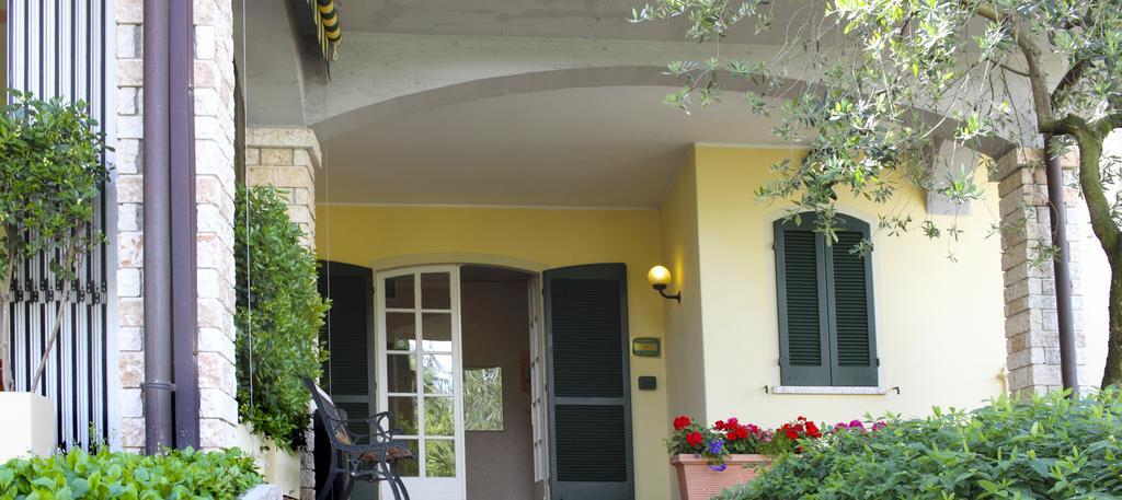 Albergo La Quiete デセンツァーノ・デル・ガルダ エクステリア 写真